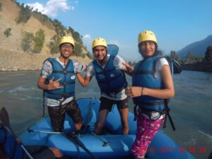 Read more about the article Thrills Await: Your Ultimate Guide to River Rafting in Kullu Manali