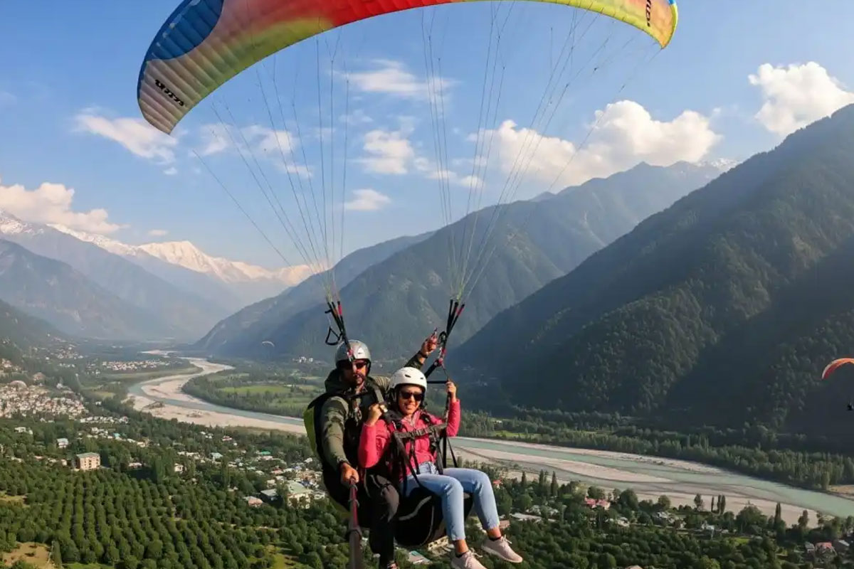 paragliding in kullu manali